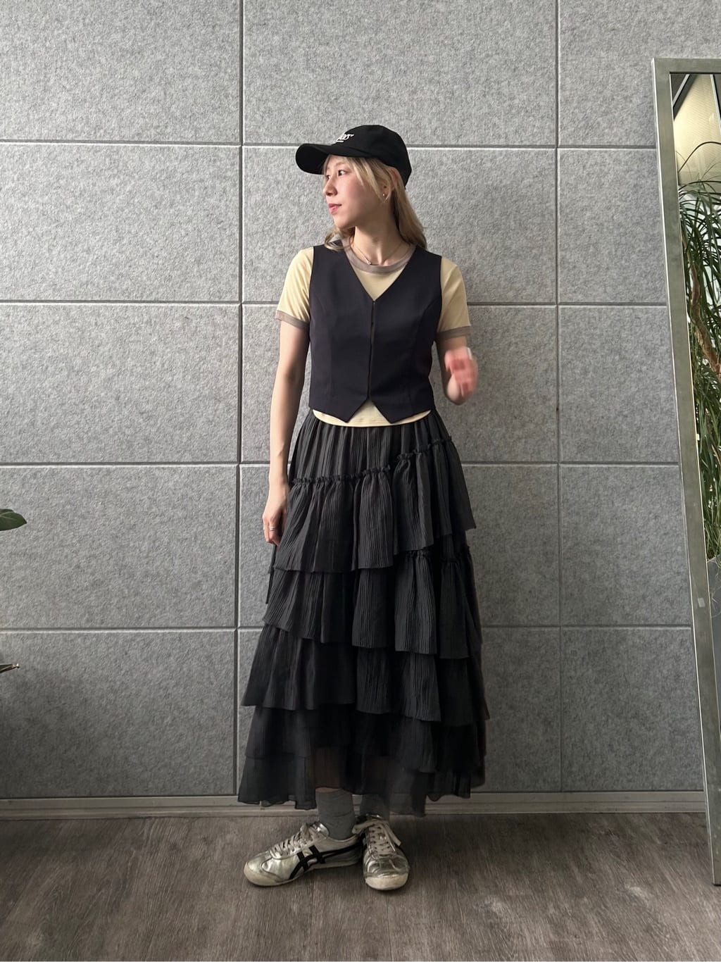 honoka Aさんの「CODE A｜front hook short vest」を使ったコーディネート