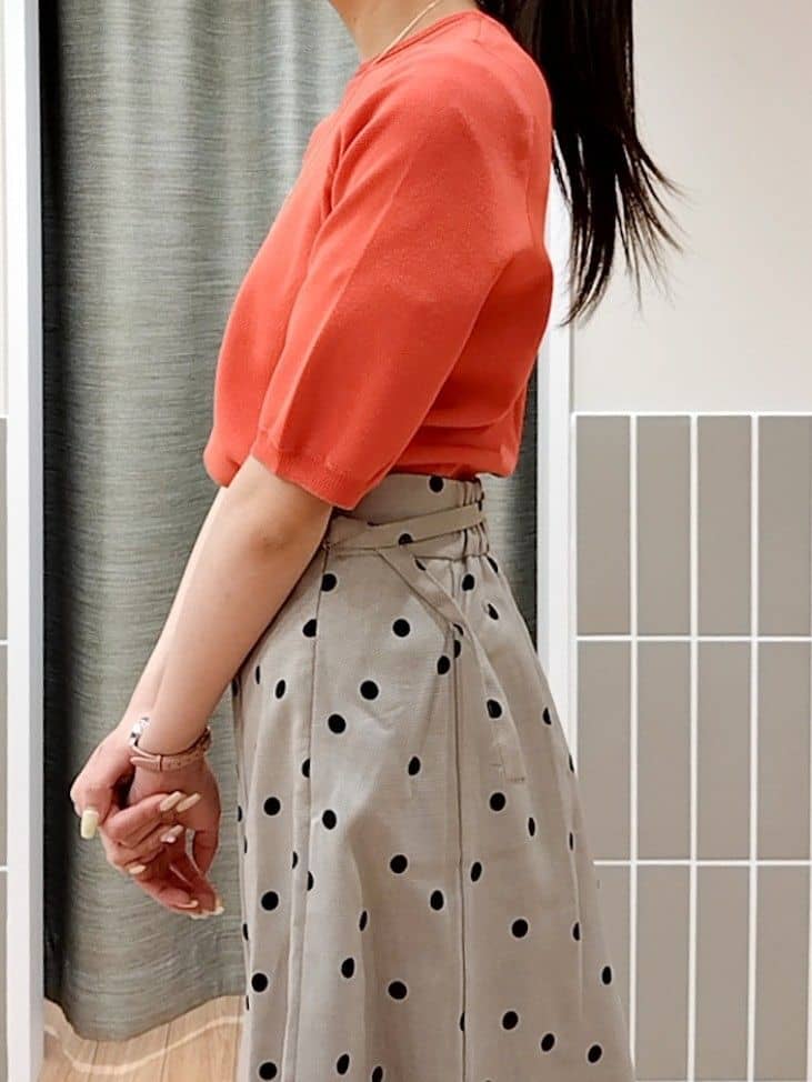 reiaさんの「grove｜【シリーズ累計36万枚/UVカット・ひんやり・洗濯機OK】やわらかドライタッチ 五分袖クルーネックニ」を使ったコーディネート