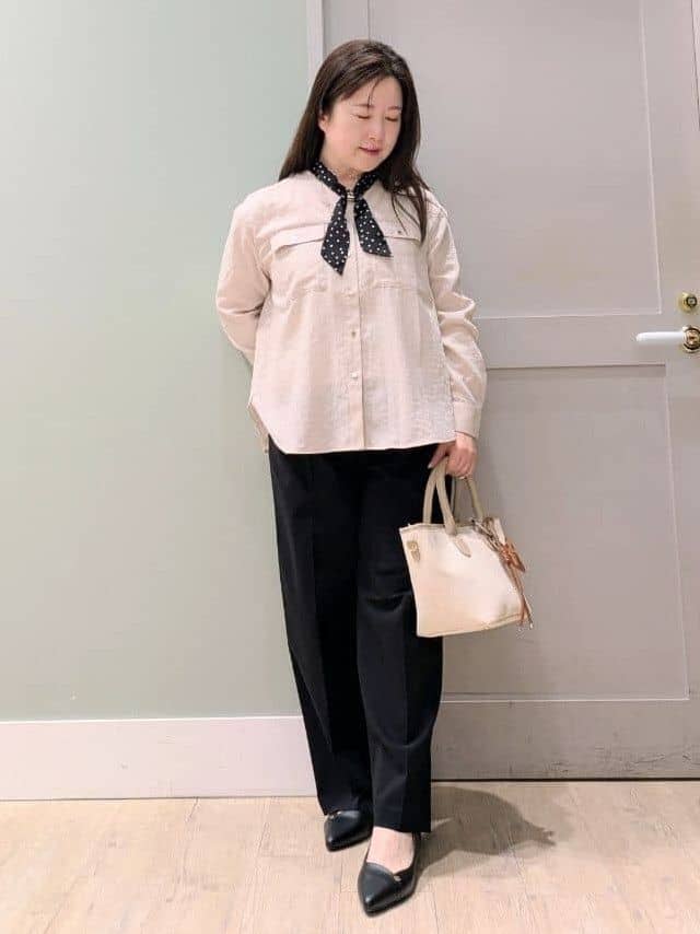 チグ♪さんの「grove｜【貴島明日香さん着用】お仕事も普段も。今どきワークシャツブラウス」を使ったコーディネート
