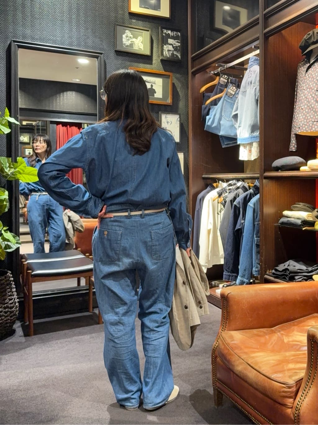 神野（jinno）さんの「TAKEO KIKUCHI｜【BOWLER HAT LABEL】Tエンブレム デニムシャツ」を使ったコーディネート