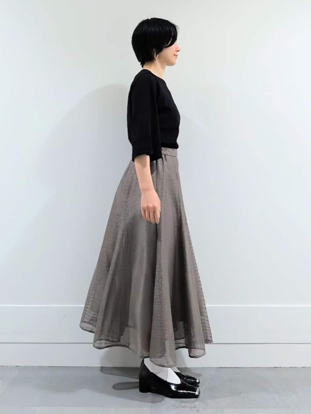 ミズタさんの「UNTITLED｜【洗える/清涼感】袖スリットニットプルオーバー」を使ったコーディネート