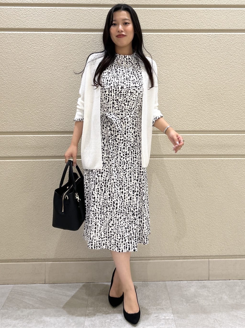 Momokaさんの「COUP DE CHANCE｜【手洗い可／日本製】着流しカーディガン」を使ったコーディネート