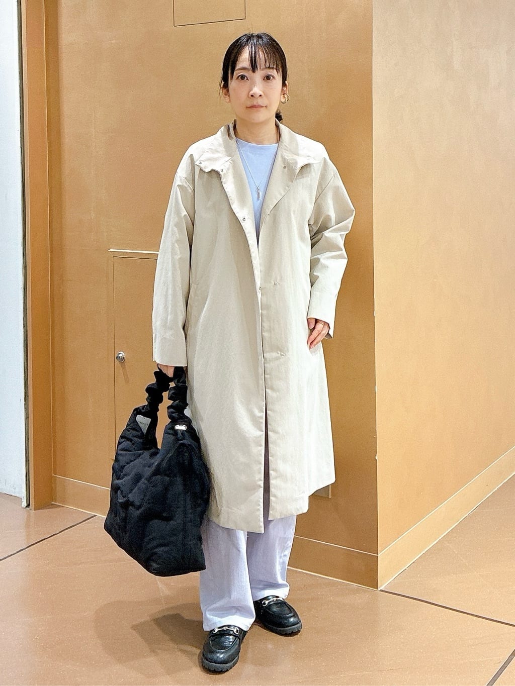 hattoriさんの「INDIVI｜【褒められデニム】ワイドストレート デニムパンツ」を使ったコーディネート