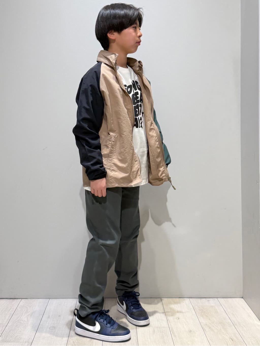 kuboさんの「THE SHOP TK｜【110－160】配色ナイロンブルゾン」を使ったコーディネート