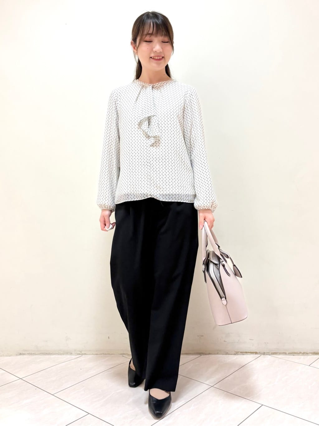 mikiさんの「Reflect｜【UVカット／接触冷感】フロントフリルシフォンブラウス」を使ったコーディネート