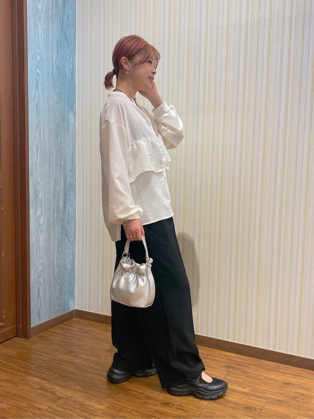 ayaさんの「SHOO･LA･RUE｜口元ギャザーミニショルダーバッグ」を使ったコーディネート