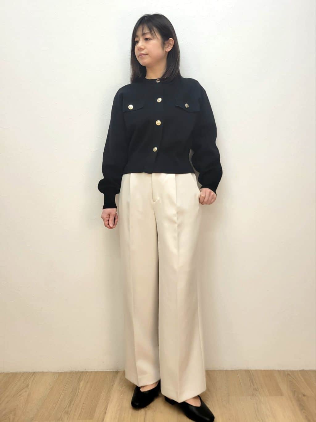 LISAさんの「OPAQUE.CLIP｜フラップポケット金ボタンニットカーディガン【洗濯機OK】」を使ったコーディネート