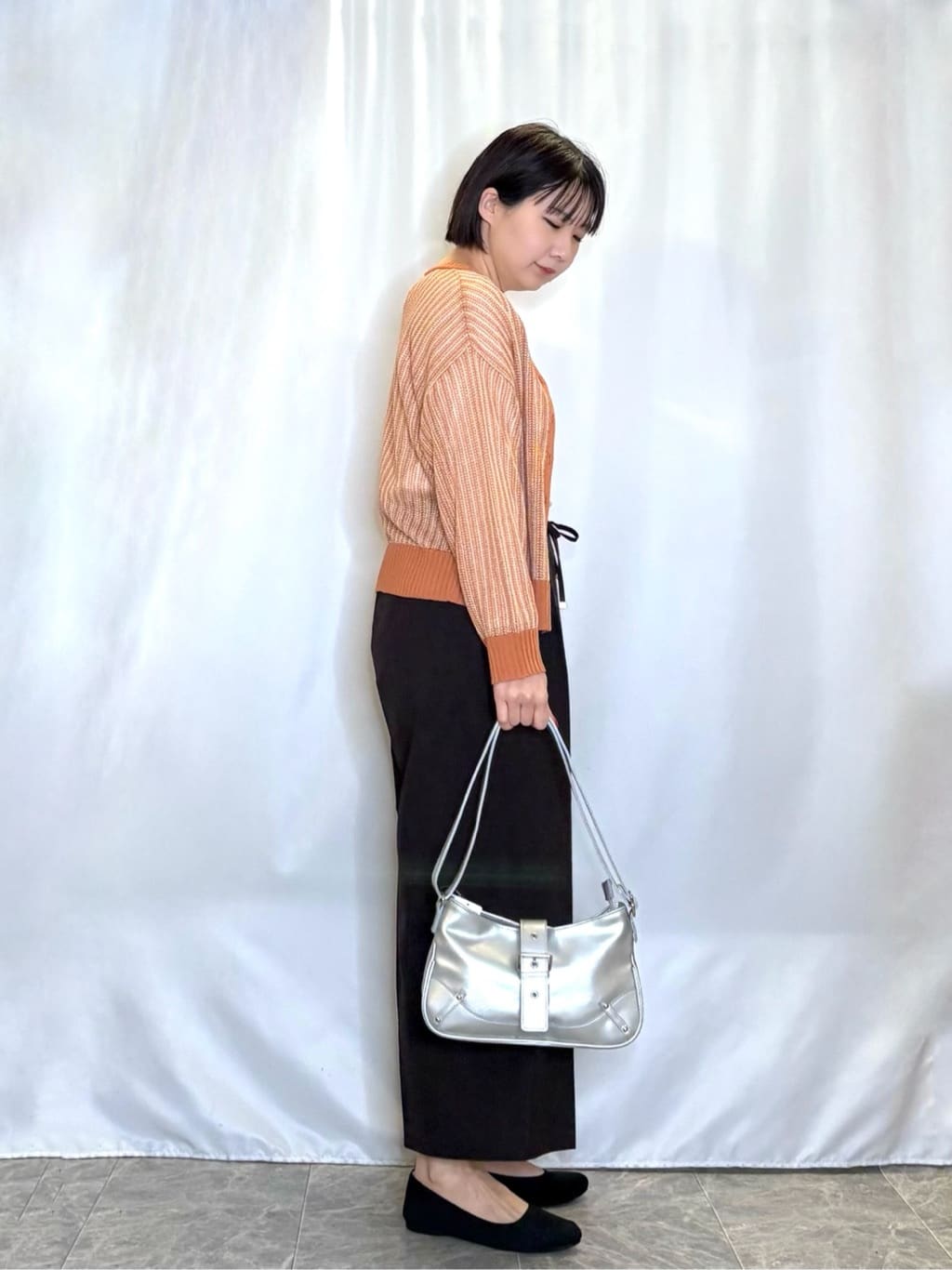 ネリさんの「SHOO･LA･RUE｜【洗濯機可/S-LL】キーネックでお顔周りすっきり ざっくり編みカーディガン」を使ったコーディネート