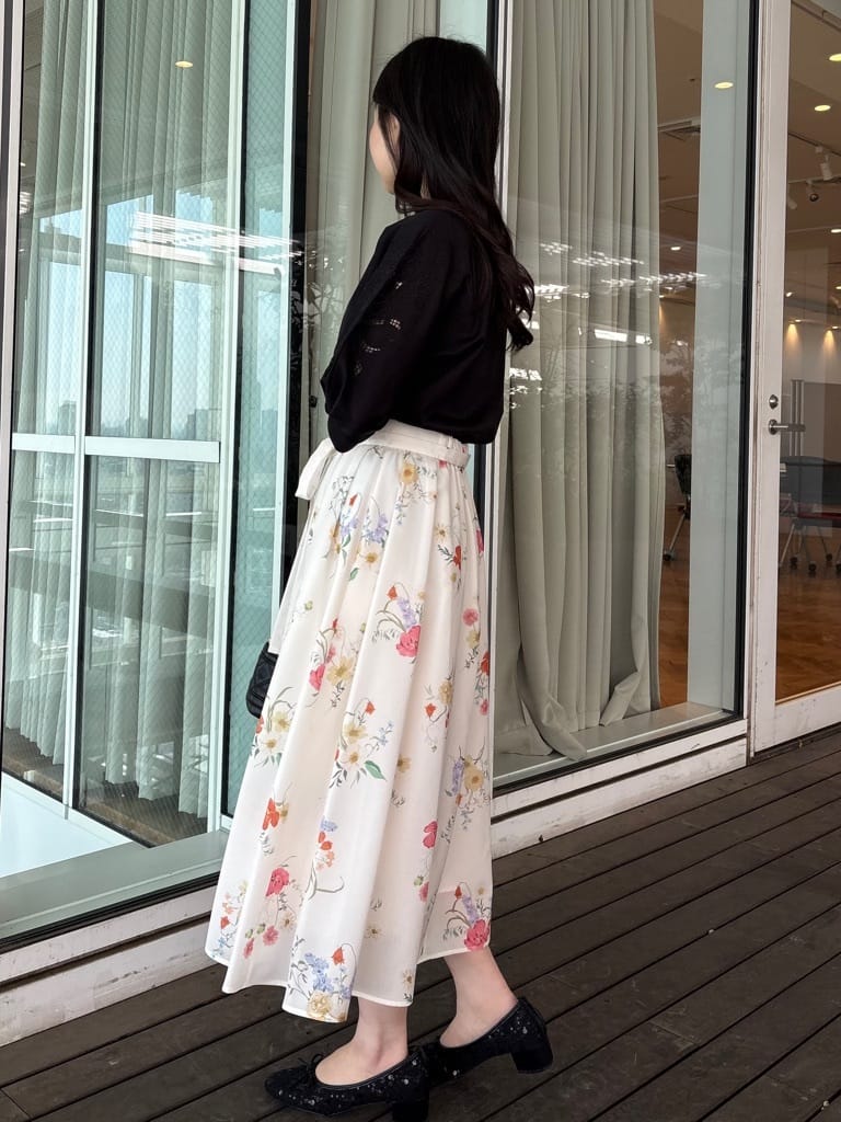 AOIさんの「Couture brooch｜【接触冷感・UVカット】エンブロドルマントップス」を使ったコーディネート