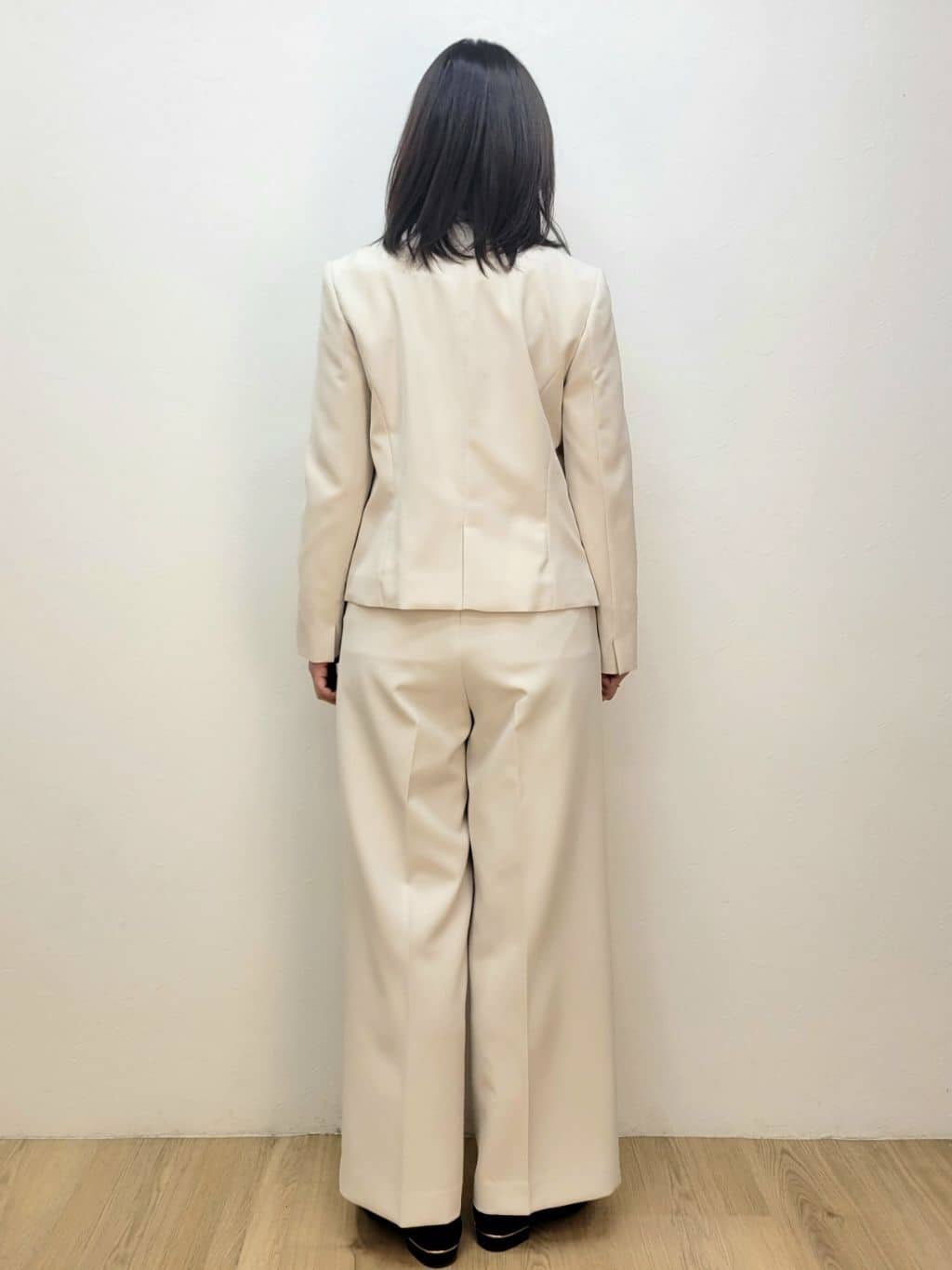 LISAさんの「OPAQUE.CLIP｜《通勤／セットアップ対応》 パイピングVネックジャケット【洗濯機OK】」を使ったコーディネート
