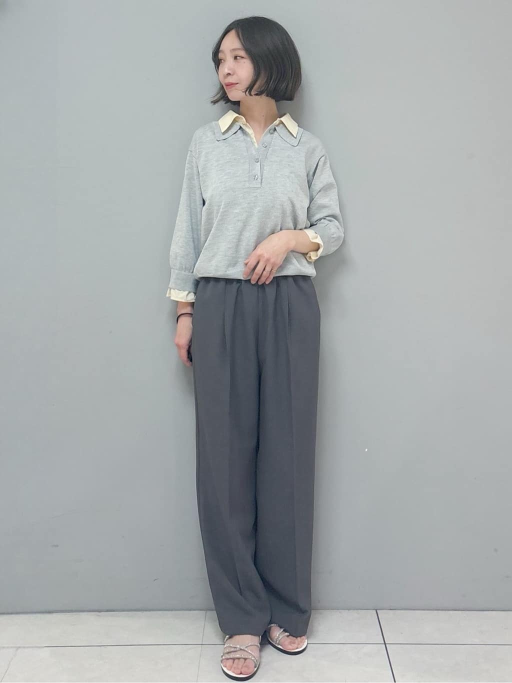 yさんの「OPAQUE.CLIP｜シャツレイヤード風ポロニット【洗濯機OK】」を使ったコーディネート