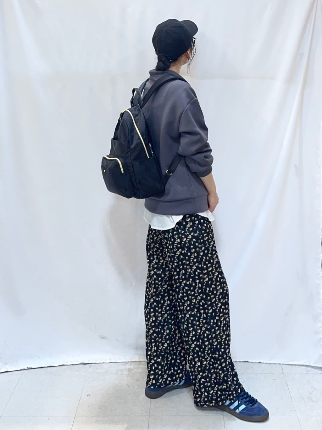 𝐇𝐢𝐫𝐨𝐦𝐢さんの「SHOO･LA･RUE｜もちさらなめらかタッチ 大人が楽を叶える、パーカ風トップス」を使ったコーディネート