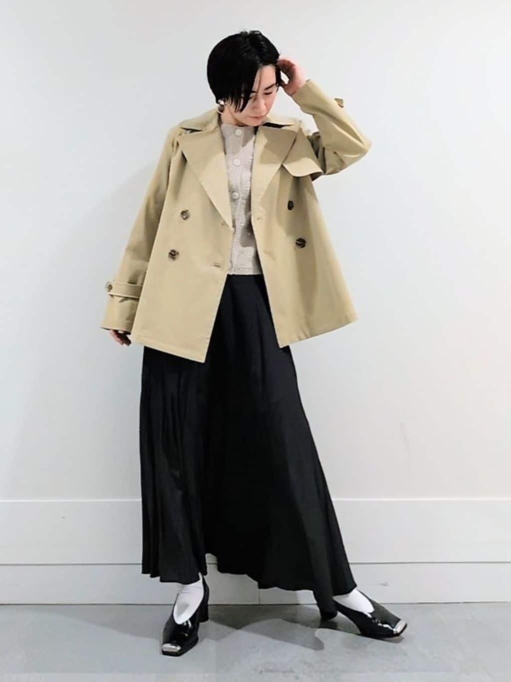 ミズタさんの「UNTITLED｜【定番人気/はっ水/洗える】タスランショートトレンチコート」を使ったコーディネート