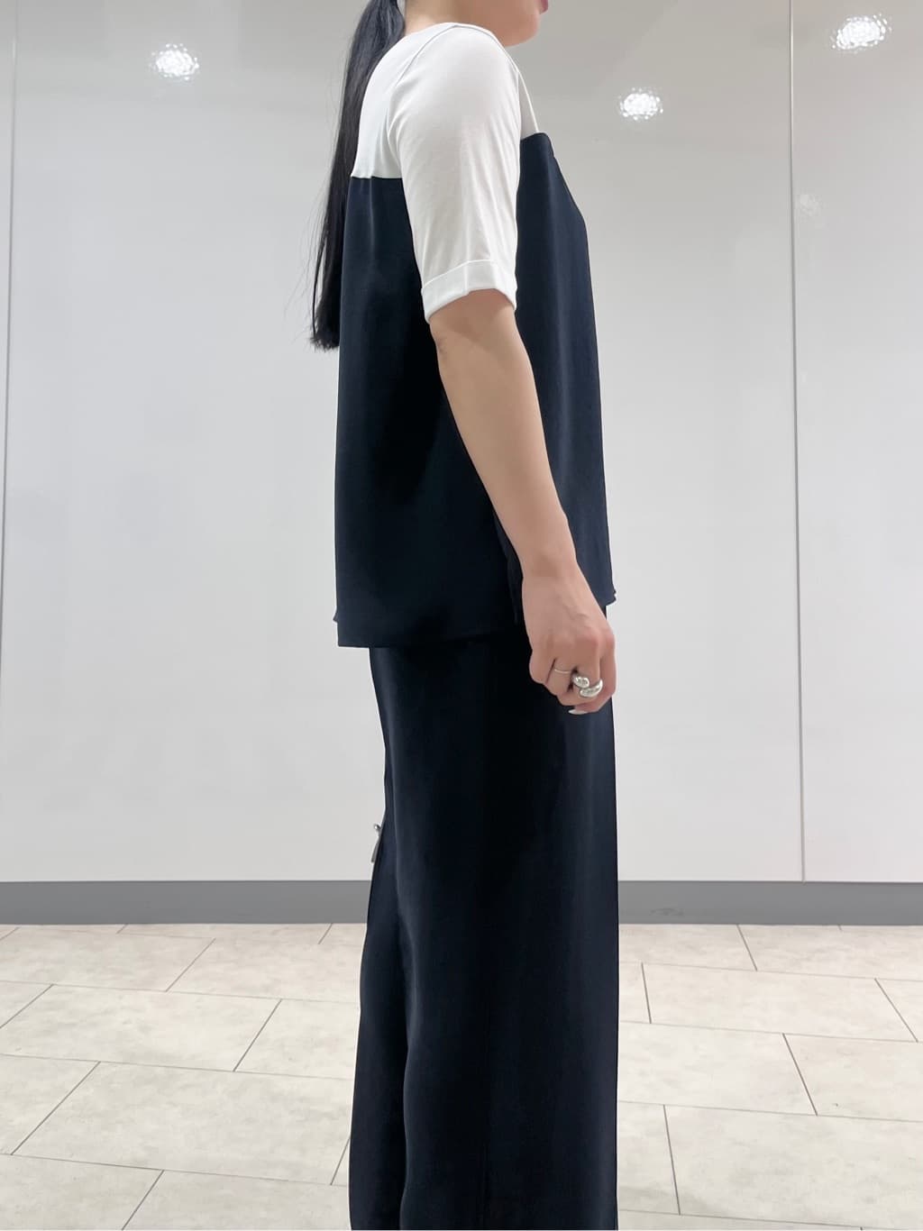 hasuさんの「INDIVI｜【着る日傘／SETUP可能】ビスチェレイヤード風トップス」を使ったコーディネート