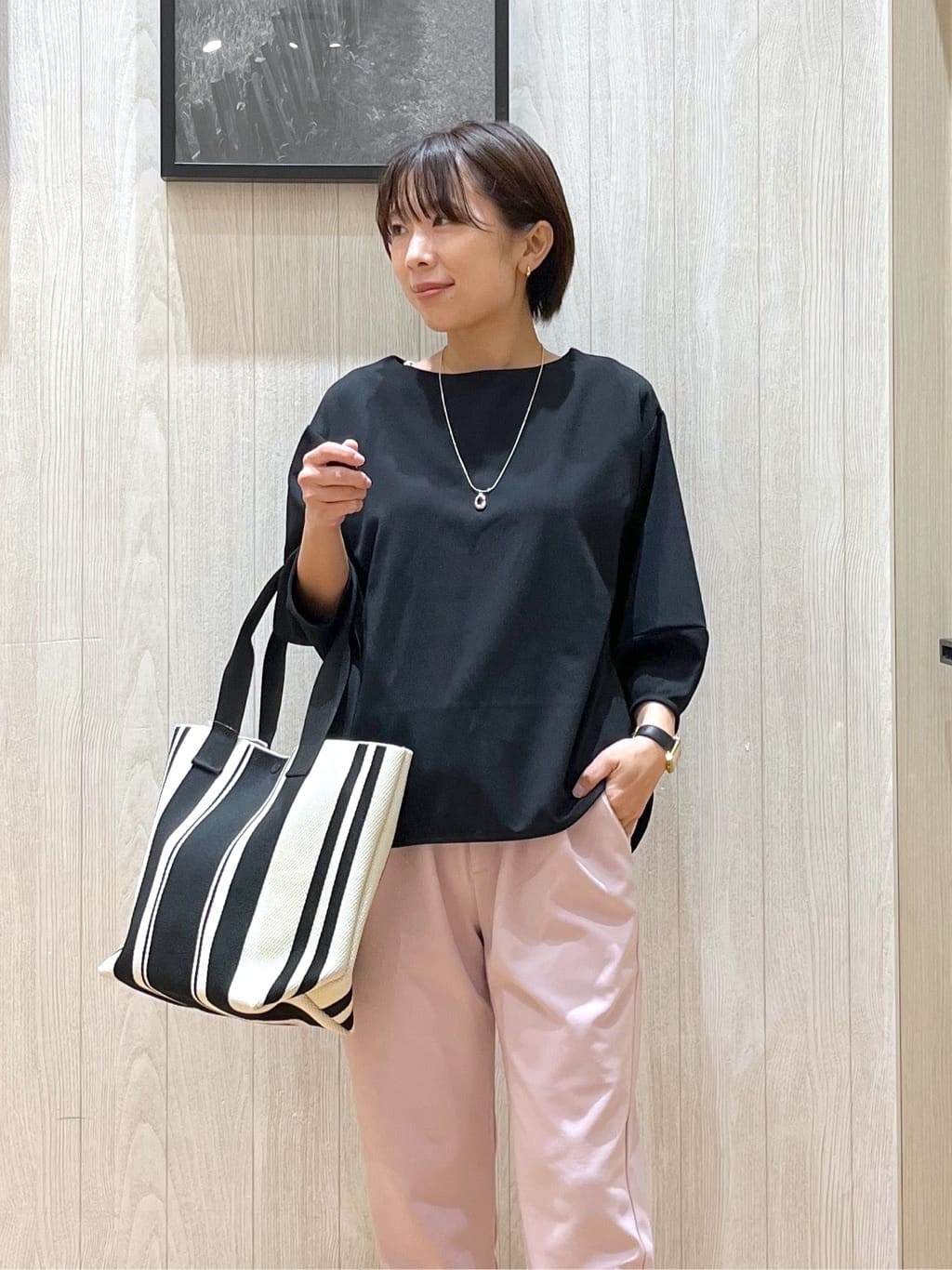 shirayuuuさんの「SHOO･LA･RUE｜【高レビュー/洗濯後しわになりにくい/SS-LL】スマート見え イージーテーパードパンツ」を使ったコーディネート