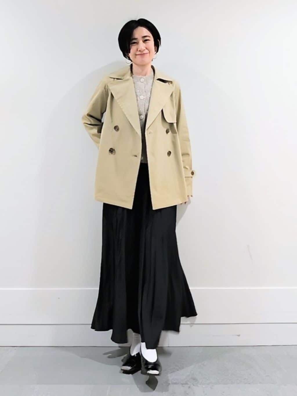ミズタさんの「UNTITLED｜【定番人気/はっ水/洗える】タスランショートトレンチコート」を使ったコーディネート