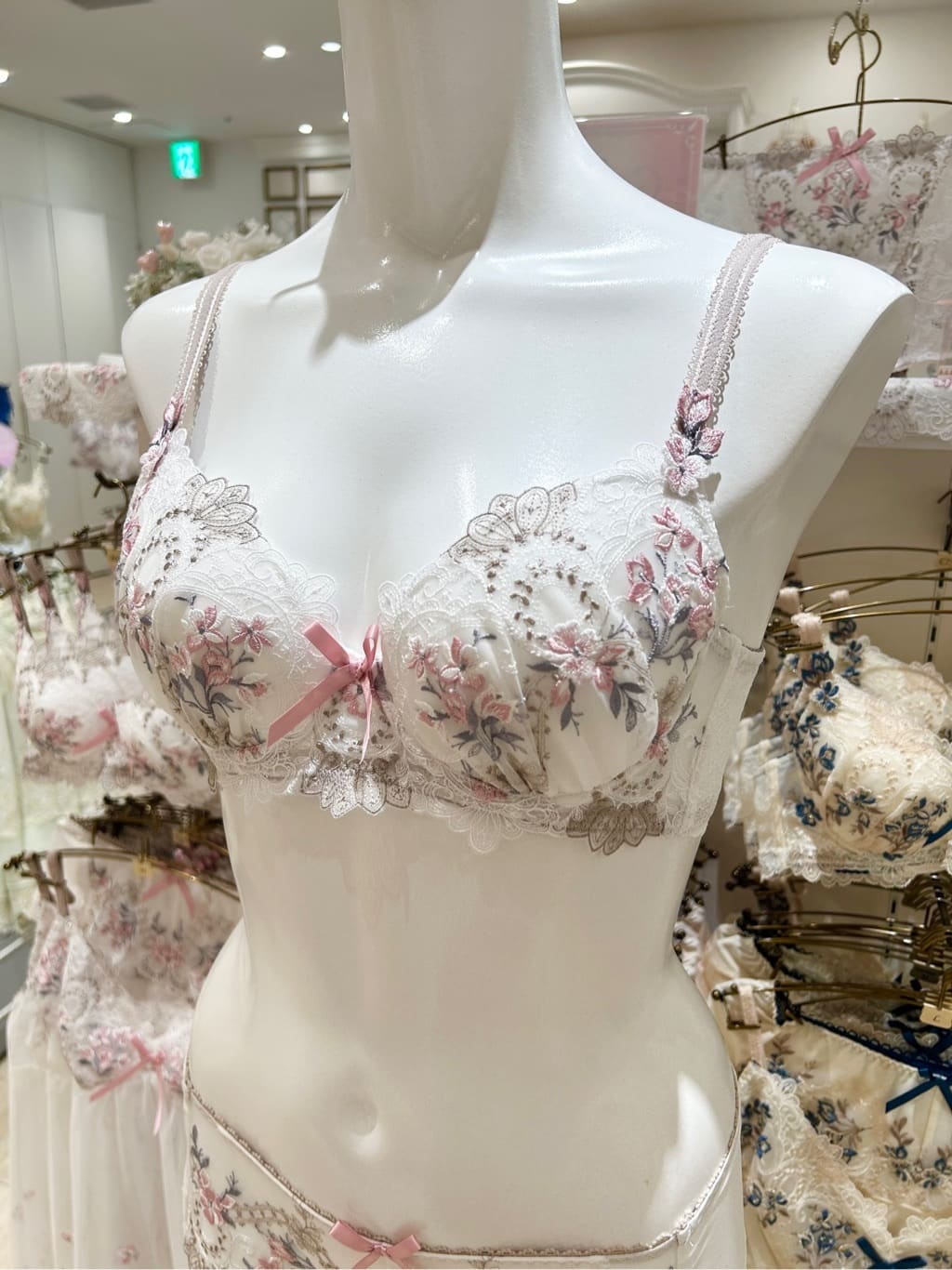 hachiさんの「Risa Magli｜アリーシャ ブラジャー (D-F) ＜S Make Type＞」を使ったコーディネート