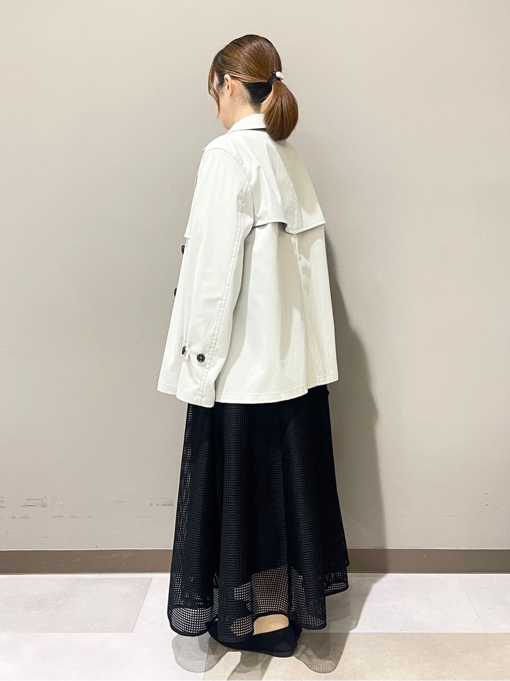 Tomoさんの「UNTITLED｜【定番人気/はっ水/洗える】タスランショートトレンチコート」を使ったコーディネート