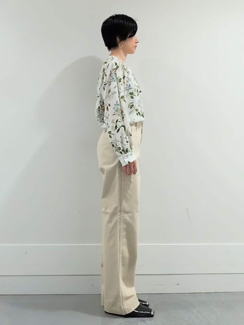 ミズタさんの「UNTITLED｜【花柄/洗える】ボタニカルブラウス」を使ったコーディネート
