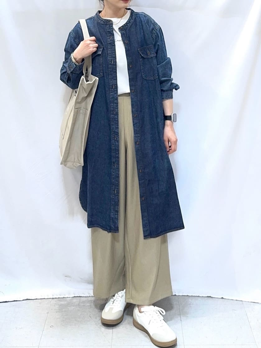 𝐇𝐢𝐫𝐨𝐦𝐢さんの「SHOO･LA･RUE｜【UV/抗菌防臭/洗濯機可】小さめロゴの大人スムースロンT」を使ったコーディネート