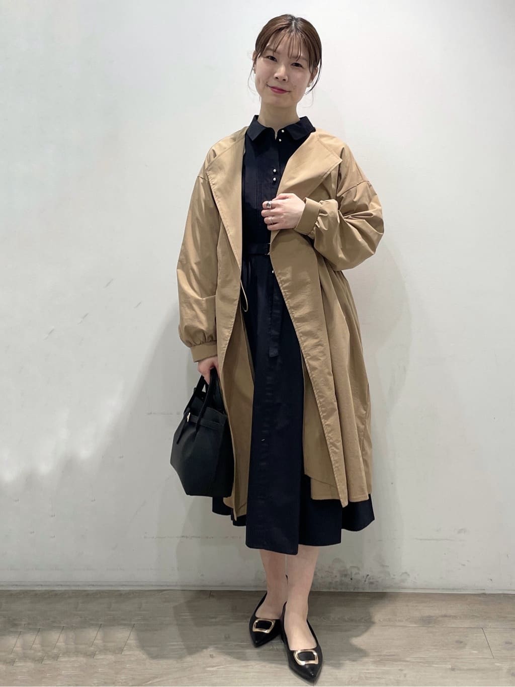 tomokoさんの「OPAQUE.CLIP｜ヴィンテージクロスノーカラーロングコート【洗濯機OK／ストレッチ／イージーアイロン】」を使ったコーディネート