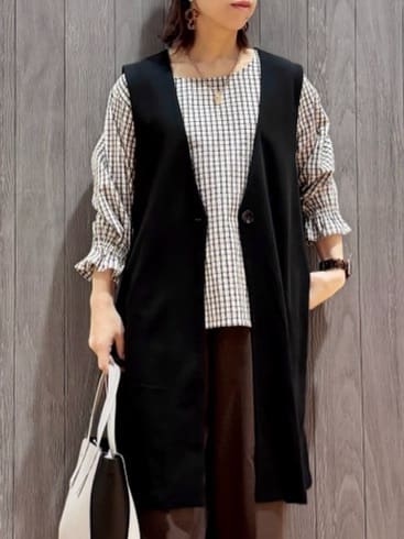 meiさんの「SHOO･LA･RUE｜【洗濯機可/セットアップ可/S-3L】きちんと楽に。カットジョーゼット ロングジレ」を使ったコーディネート
