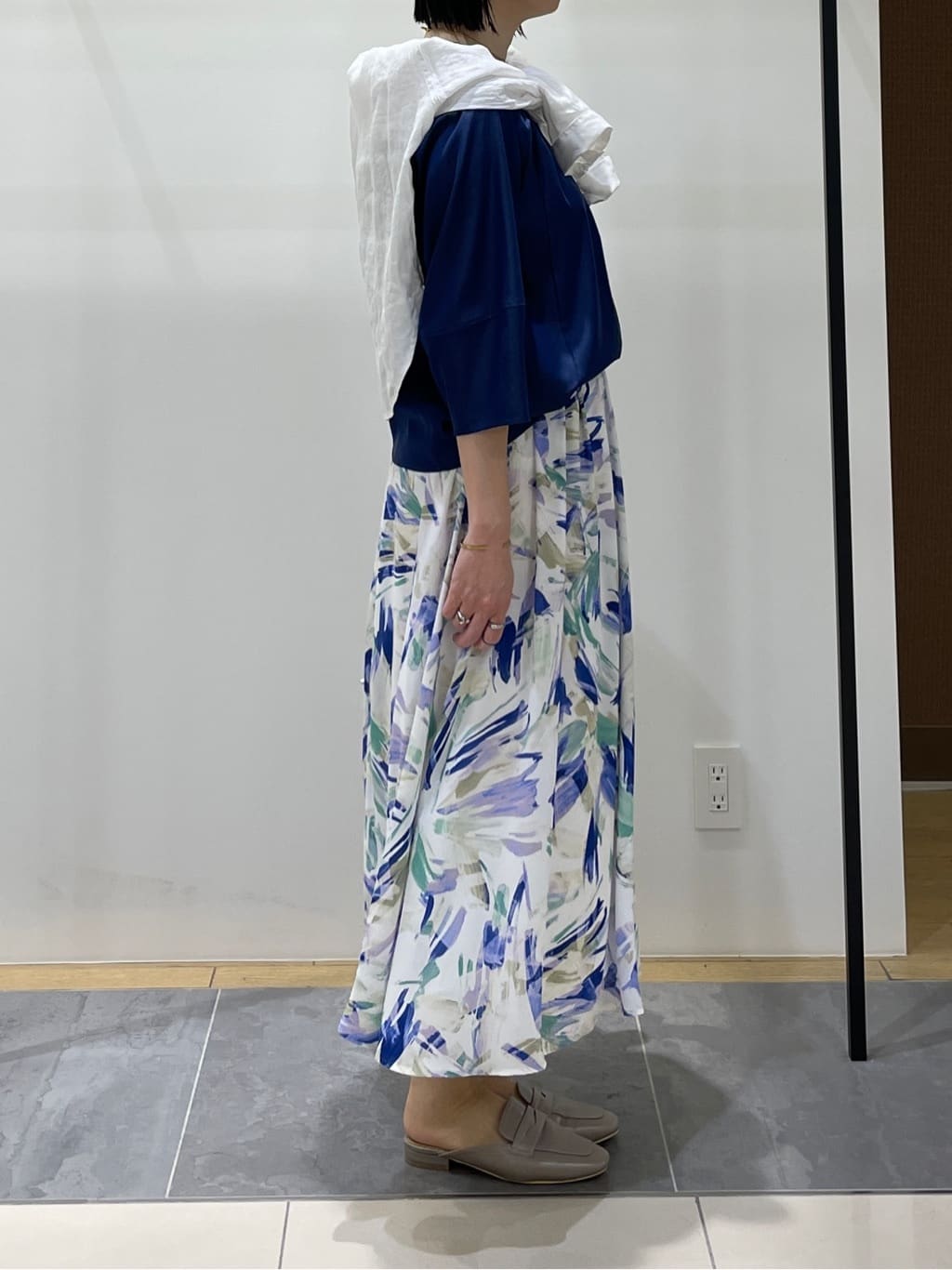 shihoさんの「INDIVI｜【洗える／UVケア／SETUP可能】デニムライク ランタン袖ブラウス」を使ったコーディネート