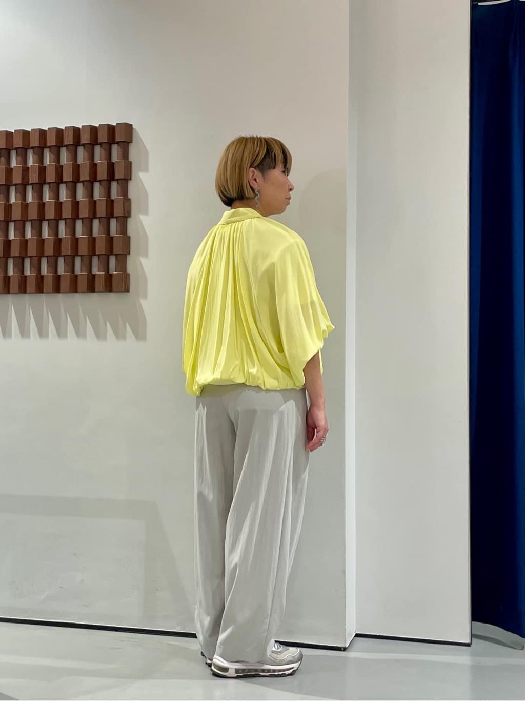 KOUさんの「INDIVI｜バルーンシアーブラウス【接触冷感】」を使ったコーディネート