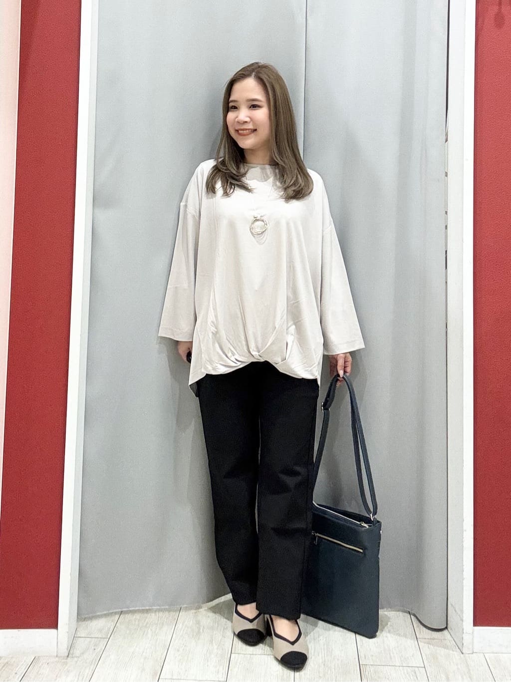 shioさんの「SHOO･LA･RUE｜【UV/体型カバー】とろみフロントタック7分袖ゆるトップス」を使ったコーディネート
