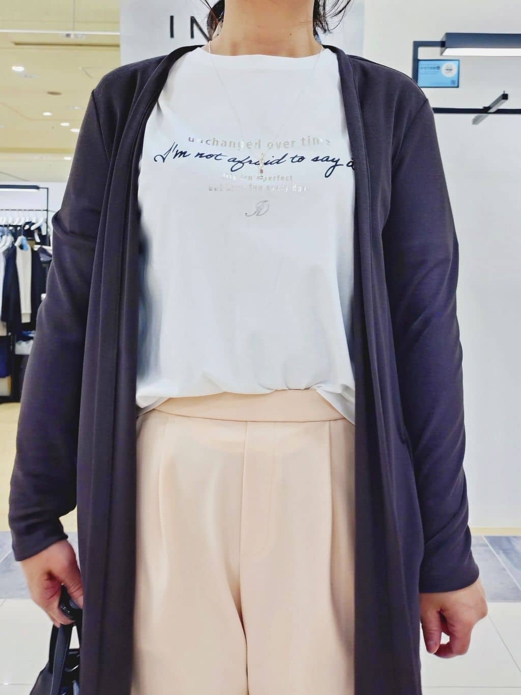 TOMOMIさんの「INDIVI｜【UVケア／選べるグラフィック】スムースジャージTシャツ」を使ったコーディネート