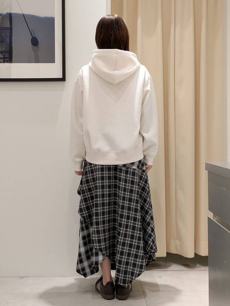 なめさんの「THE SHOP TK｜ダンボールジップパーカ」を使ったコーディネート