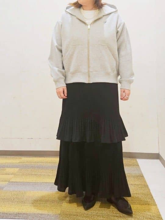 okayuさんの「THE SHOP TK｜ロゴ箔プリントロンTee」を使ったコーディネート