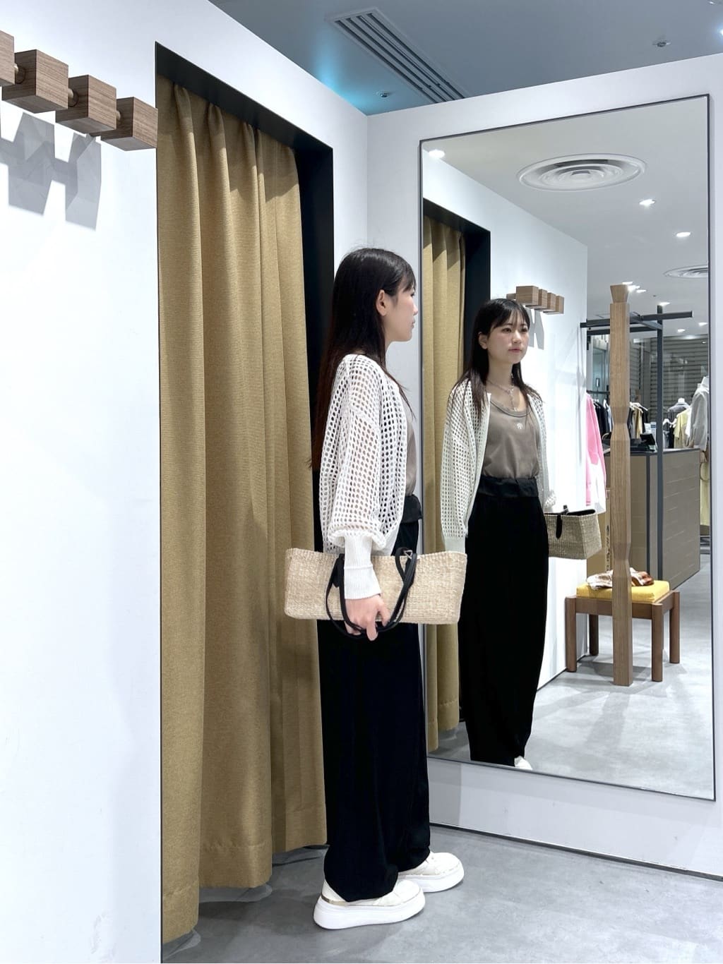 Renoさんの「INDIVI｜クルーネックメッシュカーディガン」を使ったコーディネート