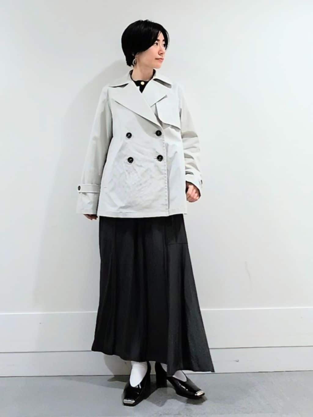 ミズタさんの「UNTITLED｜【定番人気/はっ水/洗える】タスランショートトレンチコート」を使ったコーディネート
