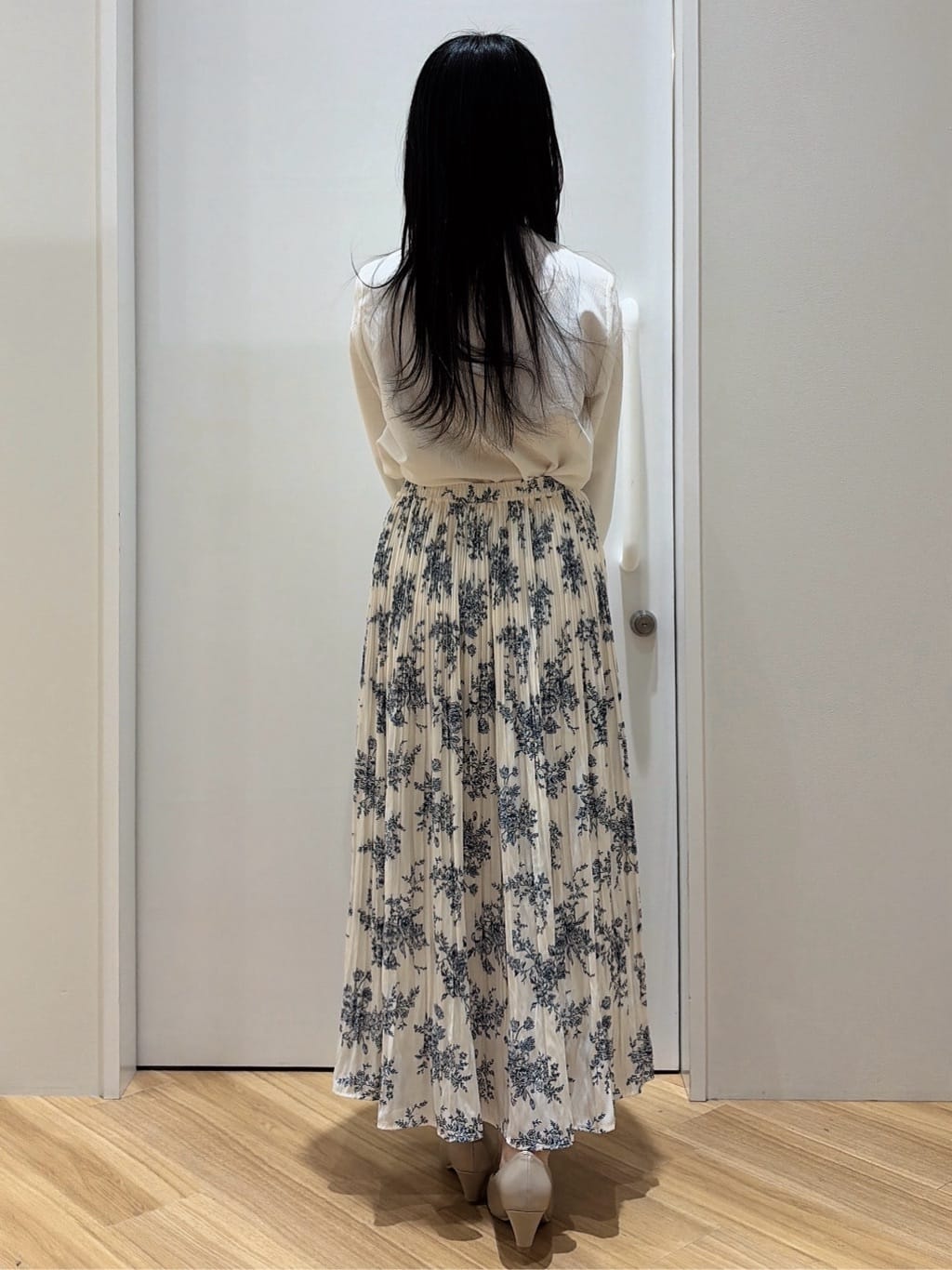 kanonさんの「grove｜【手洗いOK】フロントラッフルフリルブラウス」を使ったコーディネート