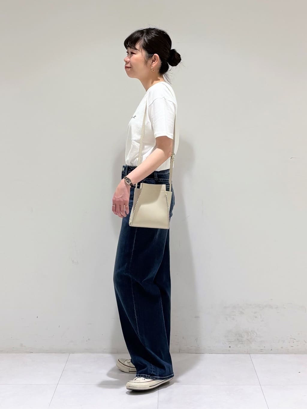 tsuyuさんの「INDIVI｜【合皮】スタッズ風メタルポシェットバッグ」を使ったコーディネート