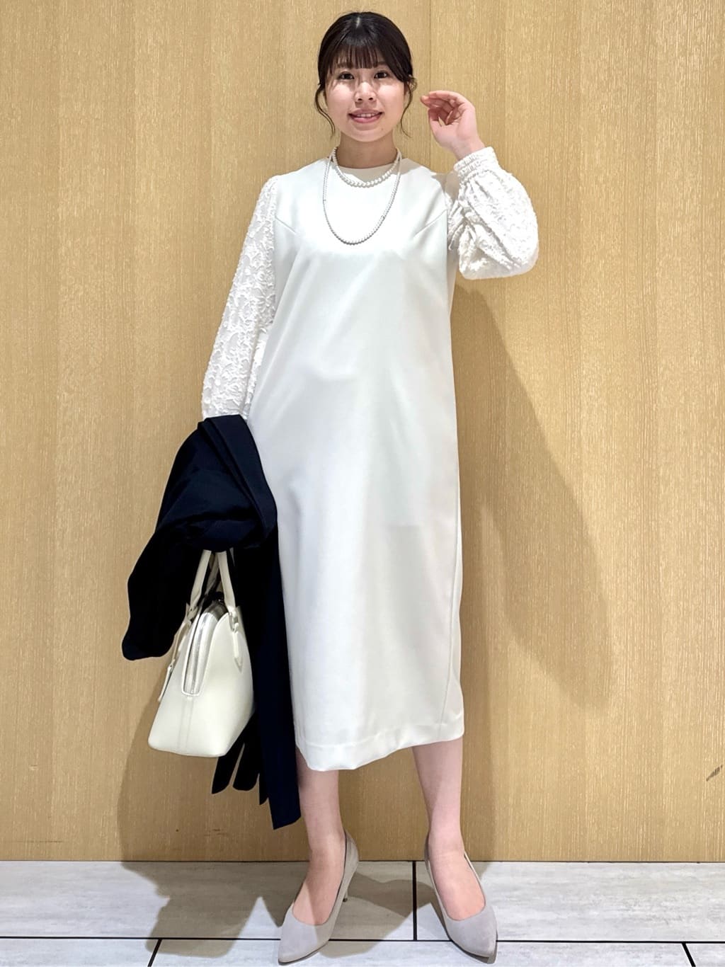 nanaさんの「UNTITLED｜◆【お呼ばれドレス/洗える】カットジャカードスリーブ ワンピース」を使ったコーディネート