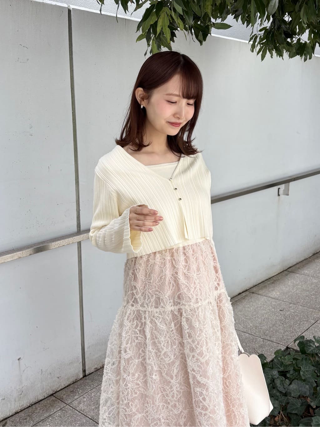 みさかさんの「index｜シェル&times;エッジメタルしずくピアス」を使ったコーディネート