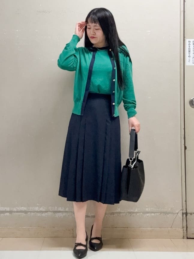  Aさんの「Reflect｜【アンサンブル可】バイカラーカーディガン」を使ったコーディネート
