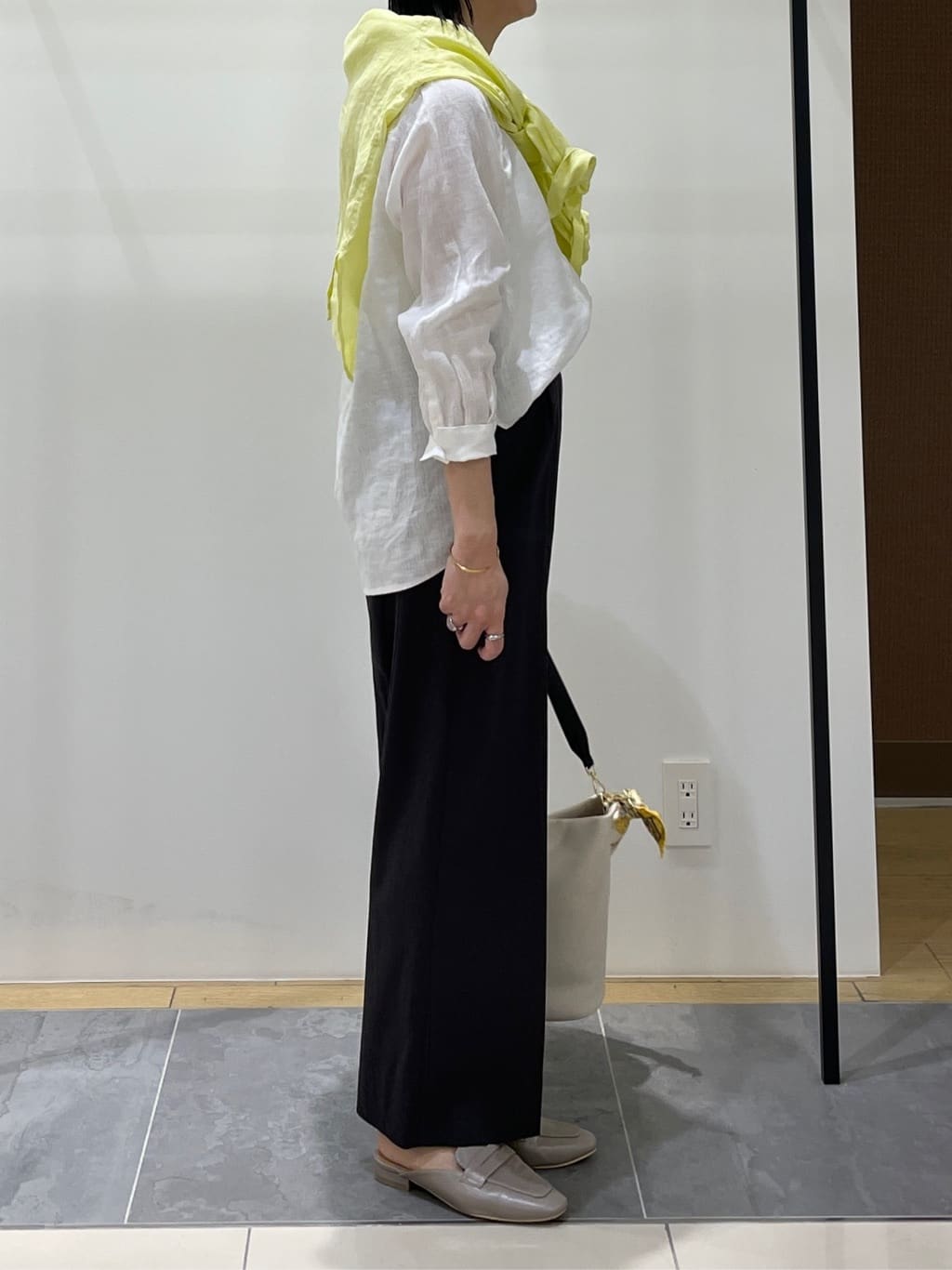 shihoさんの「INDIVI｜【接触冷感／2WAY】カシュクールリネンシャツ」を使ったコーディネート
