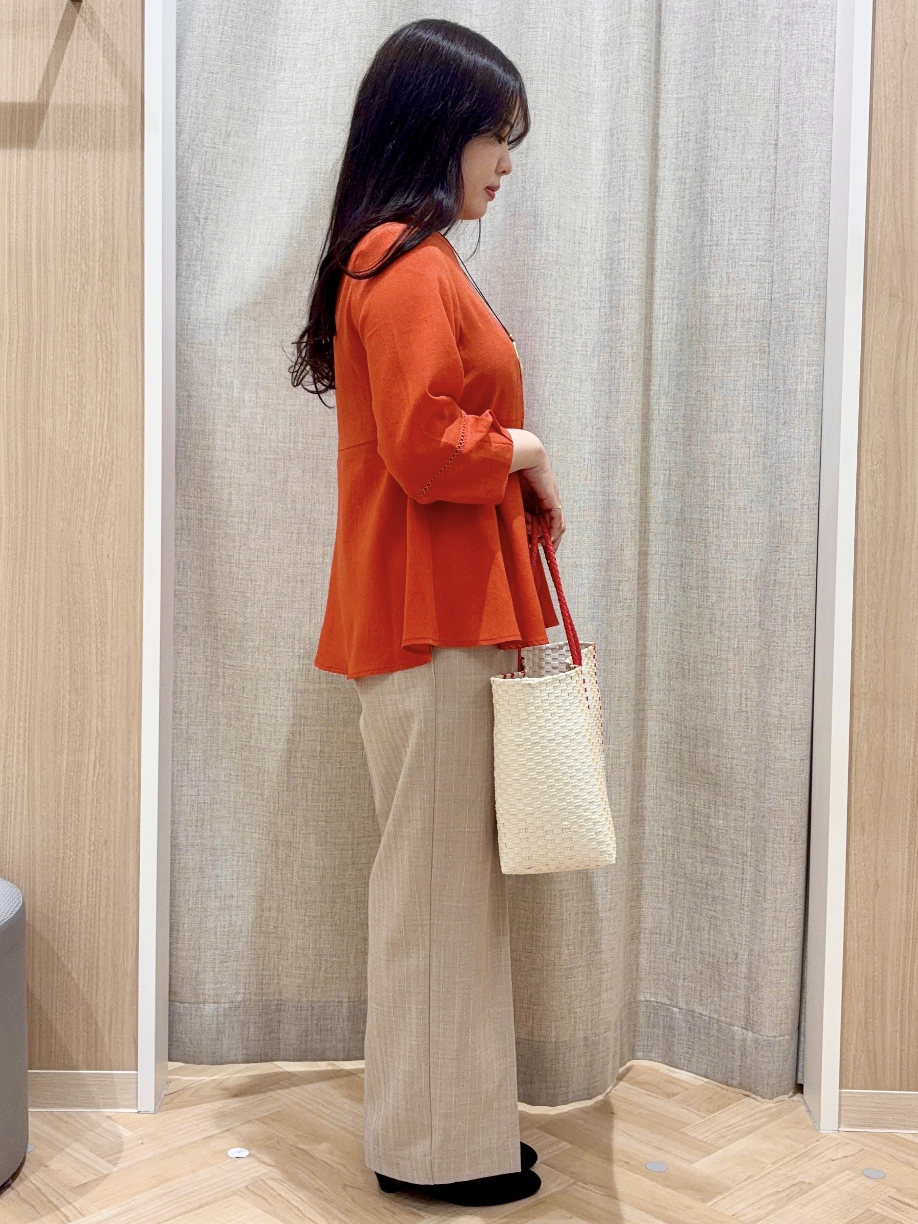 minamiさんの「grove｜【UVカット・体型カバーも叶う】麻調メッシュランタンスリーブブラウス」を使ったコーディネート