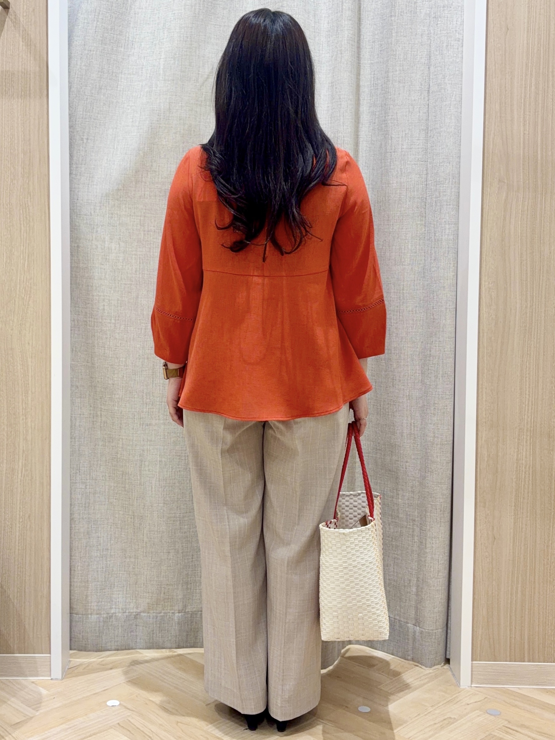 minamiさんの「grove｜【UVカット・体型カバーも叶う】麻調メッシュランタンスリーブブラウス」を使ったコーディネート
