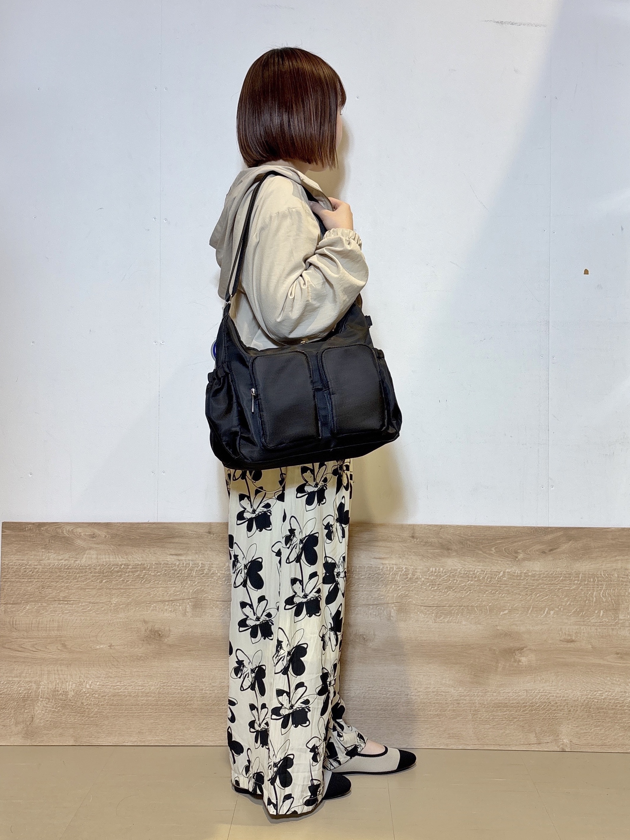 るねさんの「SHOO･LA･RUE｜【UV/抗菌防臭/洗濯機可】小さめロゴの大人スムースロンT」を使ったコーディネート