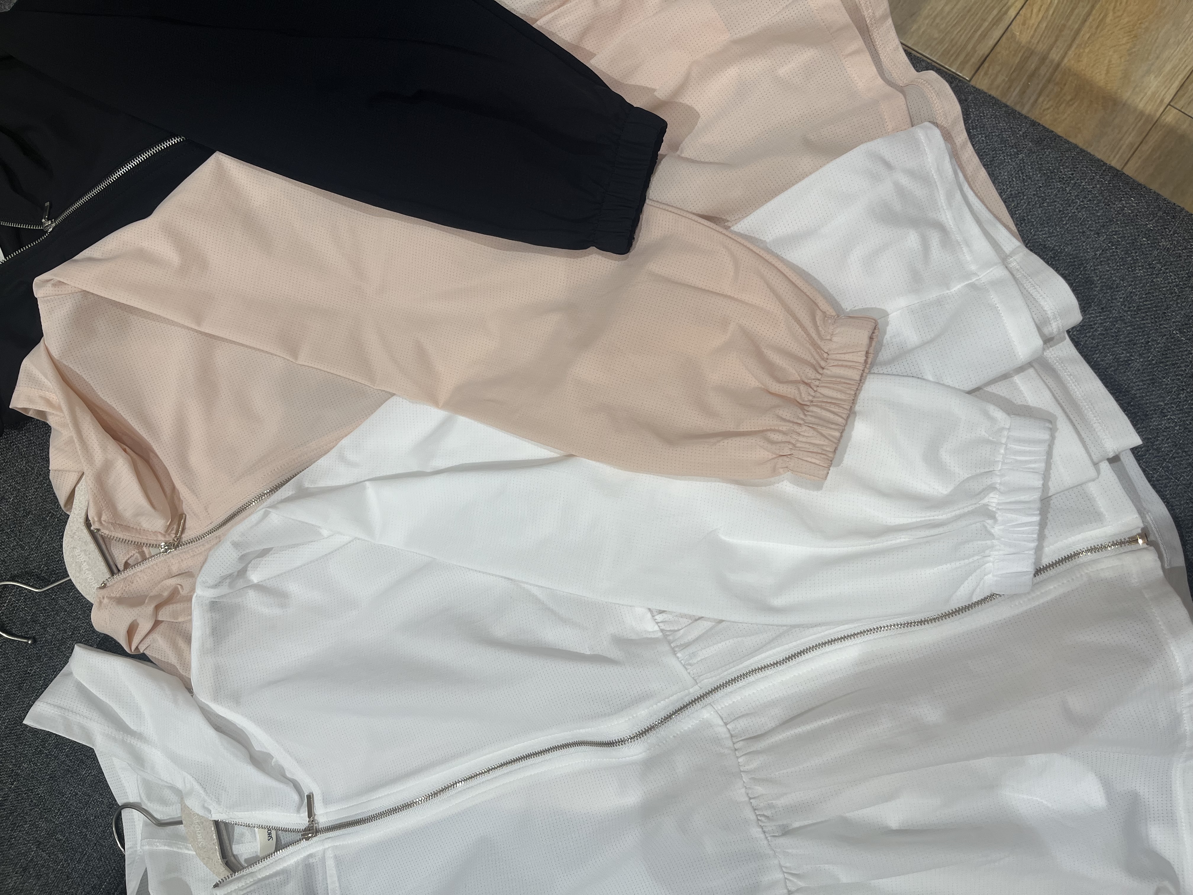 みわさんの「SHOO･LA･RUE｜【S-LL/体型カバー】日焼け対策にも女性らしさを UVカットペプラムパーカ」を使ったコーディネート