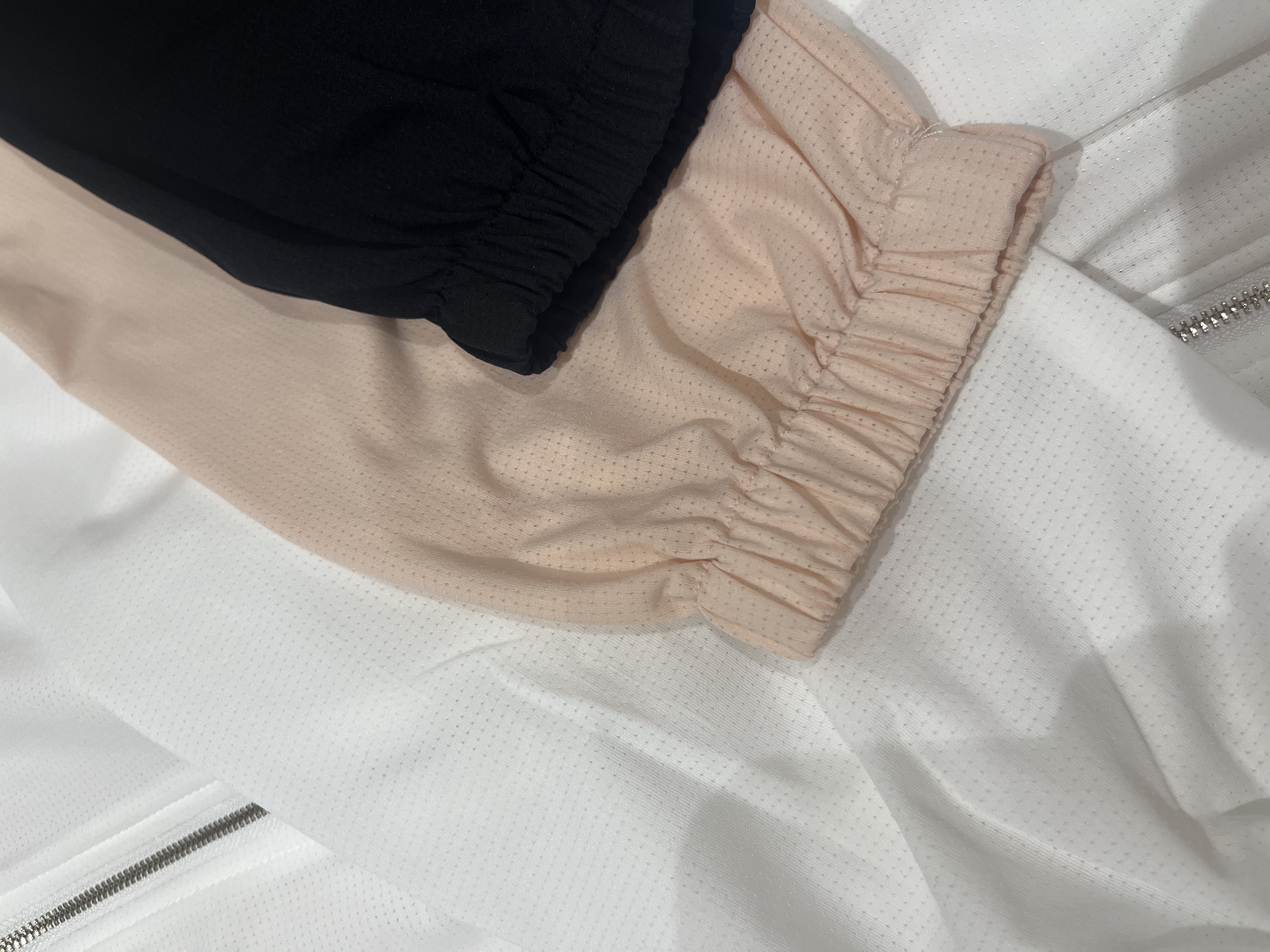 みわさんの「SHOO･LA･RUE｜【S-LL/体型カバー】日焼け対策にも女性らしさを UVカットペプラムパーカ」を使ったコーディネート