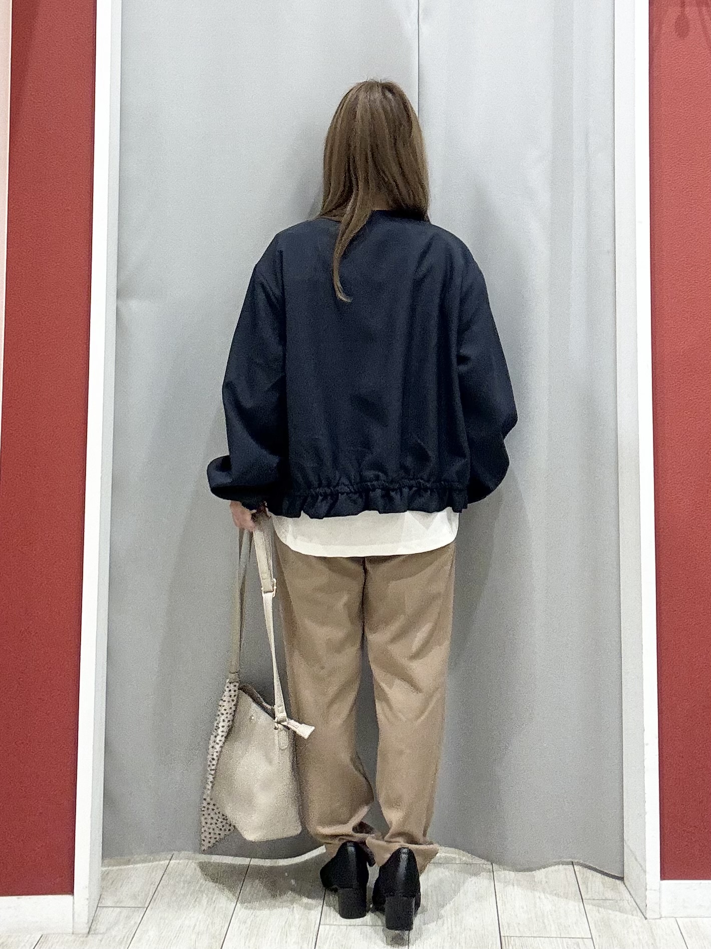 shioさんの「SHOO･LA･RUE｜【洗濯機可/S-LL】ベルト風デザインがアクセント きれい見えテーパードパンツ」を使ったコーディネート