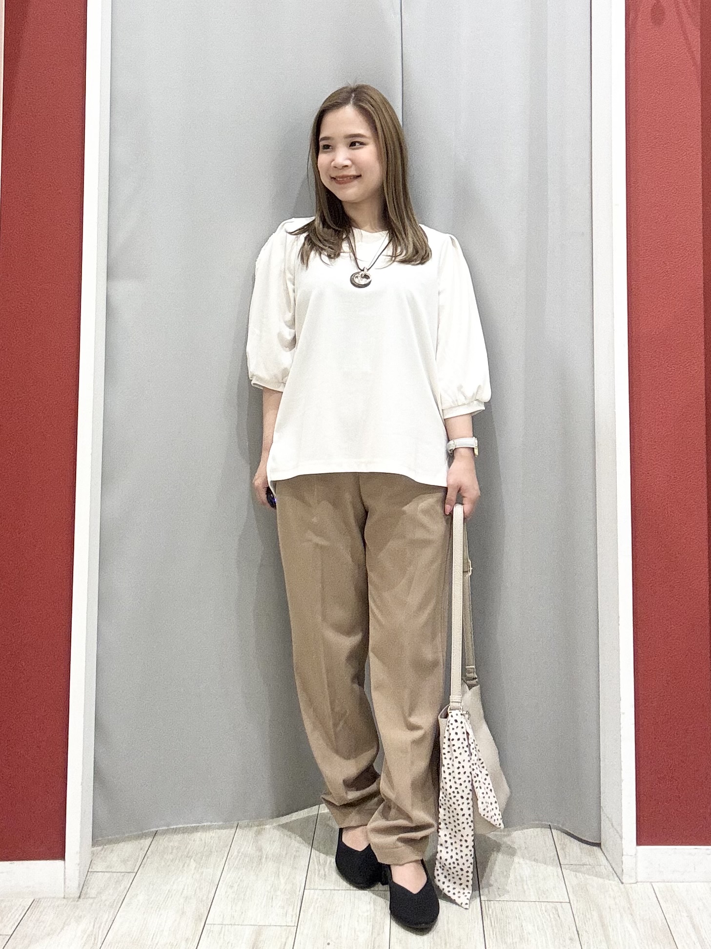 shioさんの「SHOO･LA･RUE｜【洗濯機可/S-LL】ベルト風デザインがアクセント きれい見えテーパードパンツ」を使ったコーディネート
