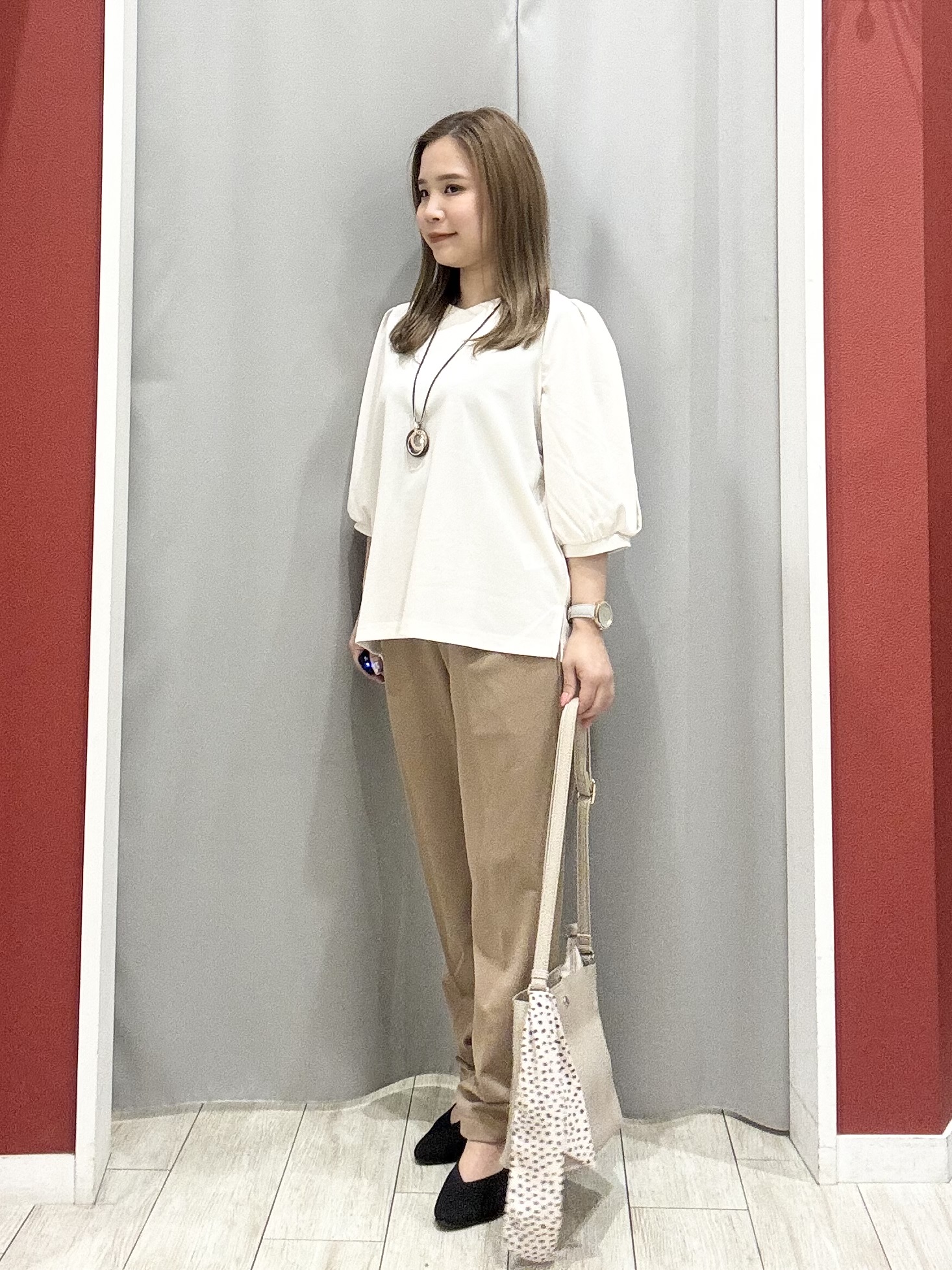 shioさんの「SHOO･LA･RUE｜【洗濯機可/S-LL】ベルト風デザインがアクセント きれい見えテーパードパンツ」を使ったコーディネート