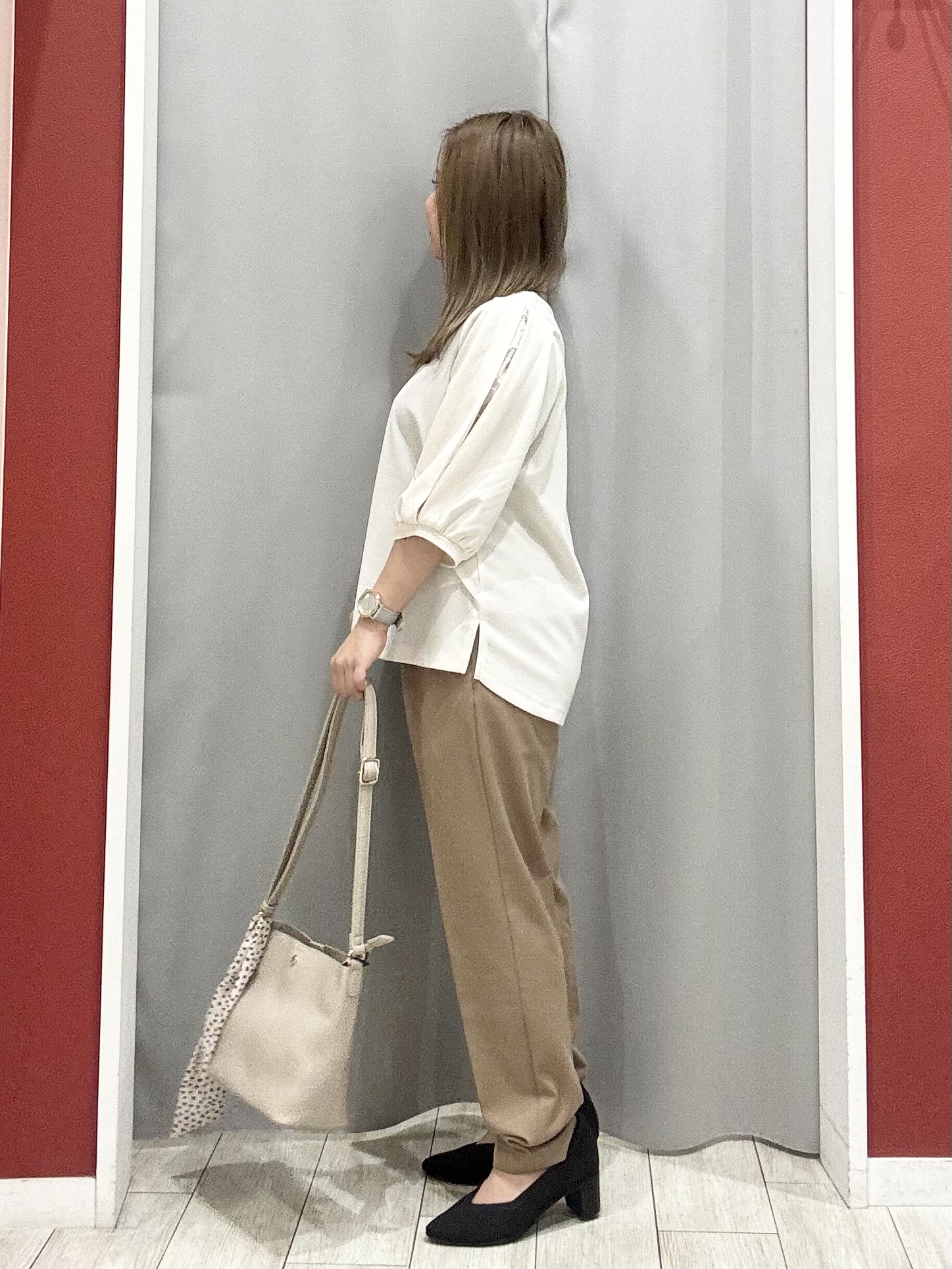 shioさんの「SHOO･LA･RUE｜【洗濯機可/S-LL】ベルト風デザインがアクセント きれい見えテーパードパンツ」を使ったコーディネート