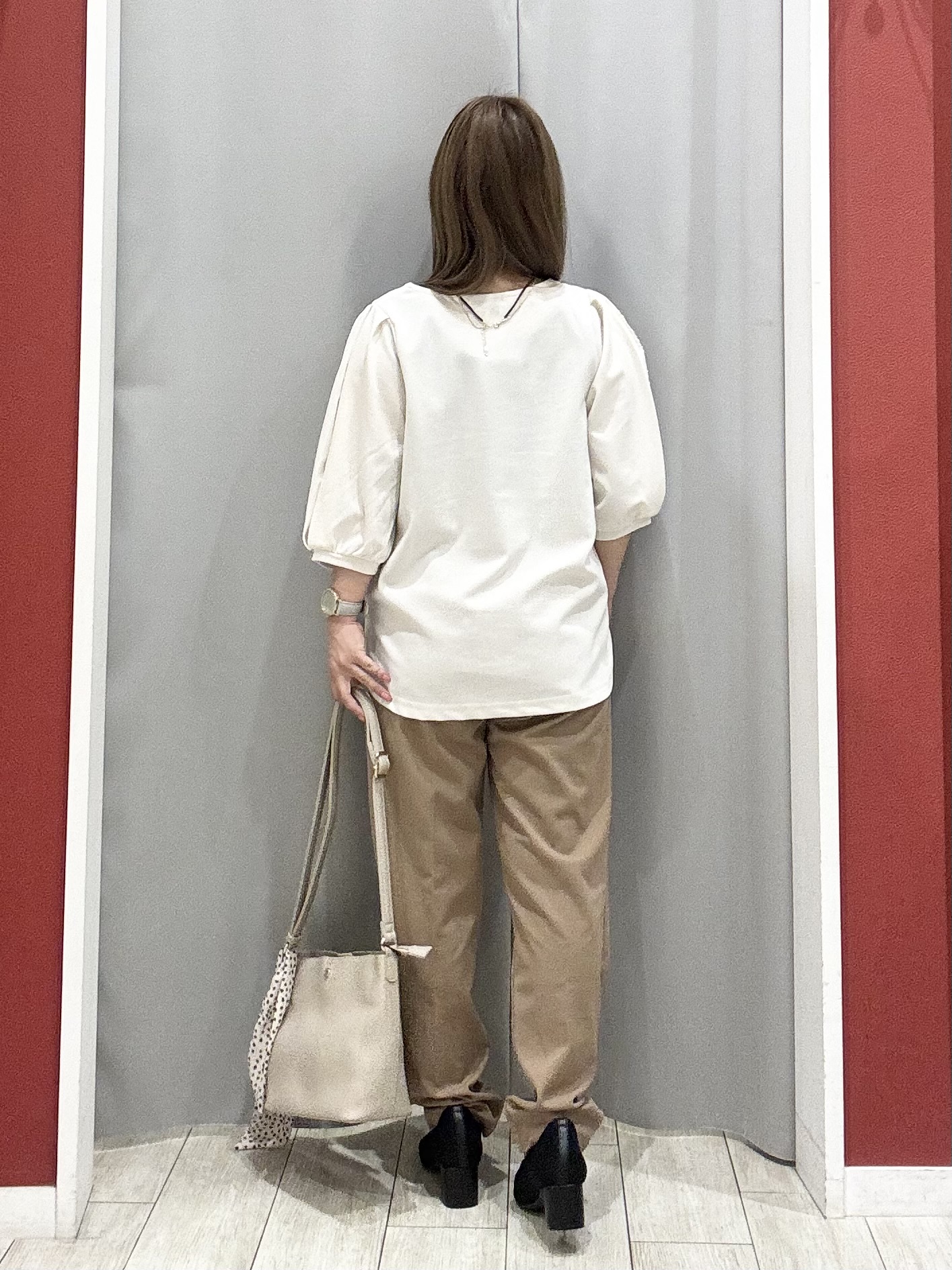 shioさんの「SHOO･LA･RUE｜【洗濯機可/S-LL】ベルト風デザインがアクセント きれい見えテーパードパンツ」を使ったコーディネート